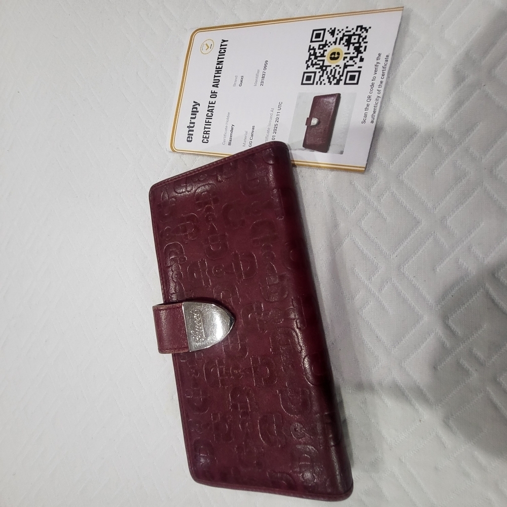 GUCCI DEBOSSED HORSE BIT BIFOLD WALLET LONG BURGANDY LEATHER w/COA.